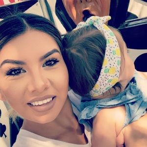 Meet your Posher, Raquel